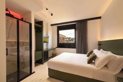 Double Room | In-room safe, desk, blackout drapes, soundproofing