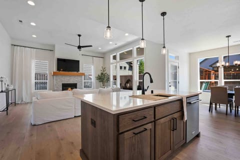 House, 4 Bedrooms, Patio | Interior