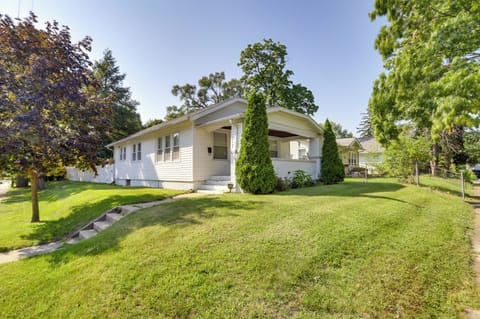 South Bend Vacation Rental | 2BR | 1BA | Stairs to Enter | 850 Sq Ft
