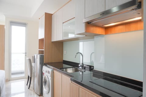 Studio | Private kitchen | Full-size fridge, stovetop