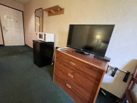 Hypo-allergenic bedding, free WiFi, bed sheets