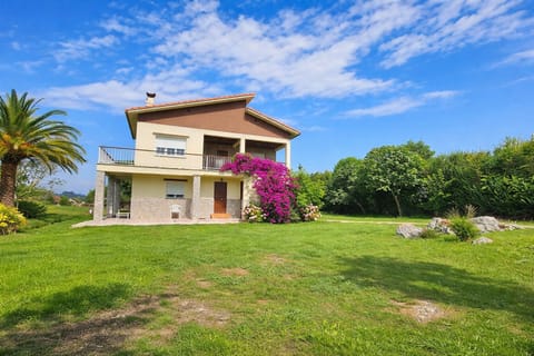 Property building,Garden,Balcony/Terrace