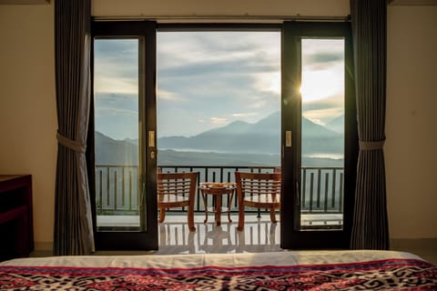 Deluxe Suite, Mountain View | 1 bedroom, desk, free WiFi, bed sheets