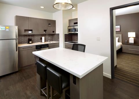 Premium bedding, desk, iron/ironing board, free cribs/infant beds