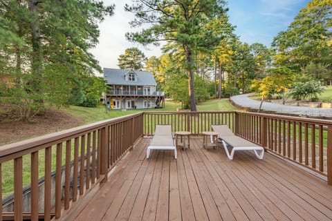 Enjoy the upper dock for sun bathing.