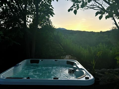 Outdoor spa tub