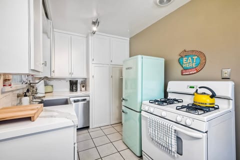 New kitchen counters and cabinets installed in 2025