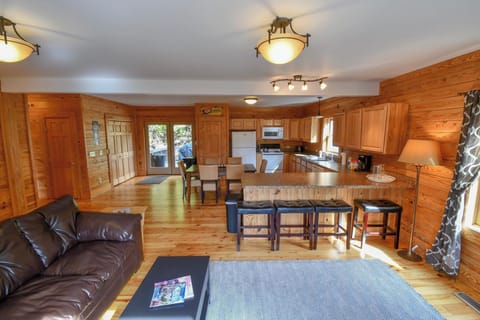 Open living room, kitchen and dining room
