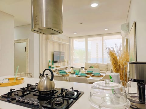 Cocina , comedor , TV y sala de estar