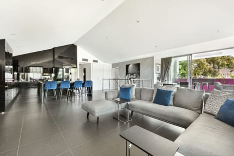 Spacious Lounge, Kitchen and Dining with Open Plan Living