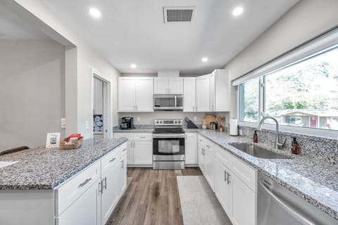 Spacious Fully-Furnished Kitchen with Keurig Duo and complimentary coffee