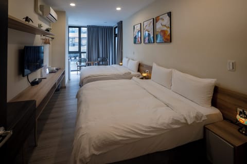 Superior Quadruple Room, Bathtub | Free WiFi, bed sheets