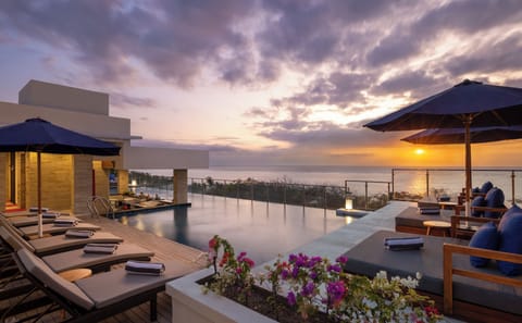 Outdoor pool, sun loungers