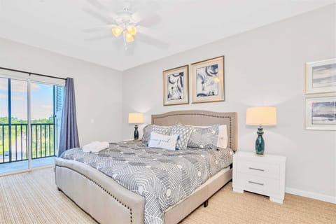 King bedroom suite with en-suite bathroom