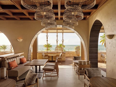 3 restaurants; breakfast, dinner, and brunch served