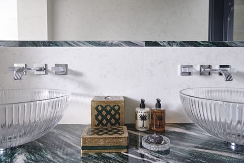 Rainfall showerhead, free toiletries, hair dryer, bathrobes