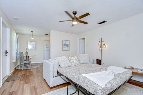 Full size mattress is located inside the sofa. You must let me know ahead of time if you need the extra sheets and linens for the pull out.