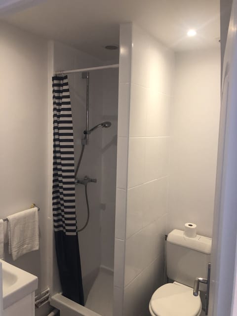 Studio | Bathroom shower