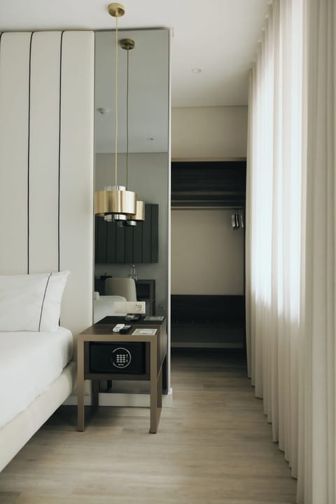 Executive Room, 1 Double or 2 Twin Beds | In-room safe, individually decorated, individually furnished, free WiFi