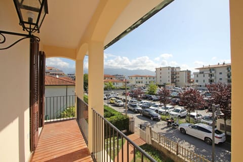 Balcony / Terrace / Patio