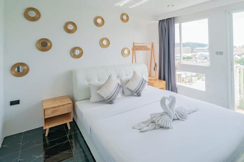 Family Suite | In-room safe, blackout drapes, WiFi (free), bed sheets