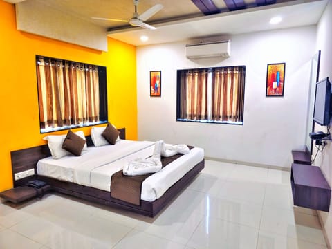 Deluxe Room | Desk, laptop workspace, WiFi (free)