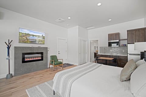 18137 Forestbrook-40