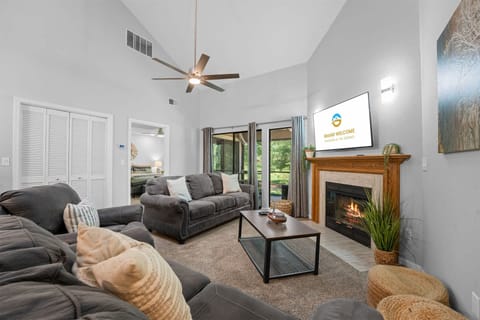 Condo, Multiple Beds, Balcony, Golf View (Caddy Shack) | Living area | 42-inch flat-screen TV with digital channels, fireplace