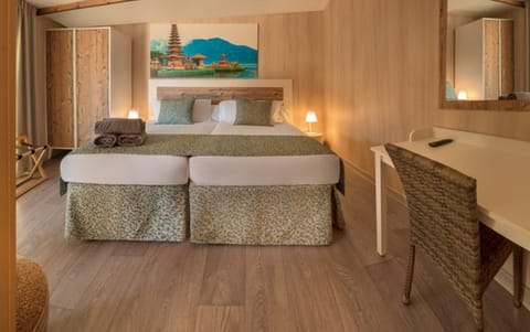 Minibar, in-room safe, blackout drapes, free WiFi