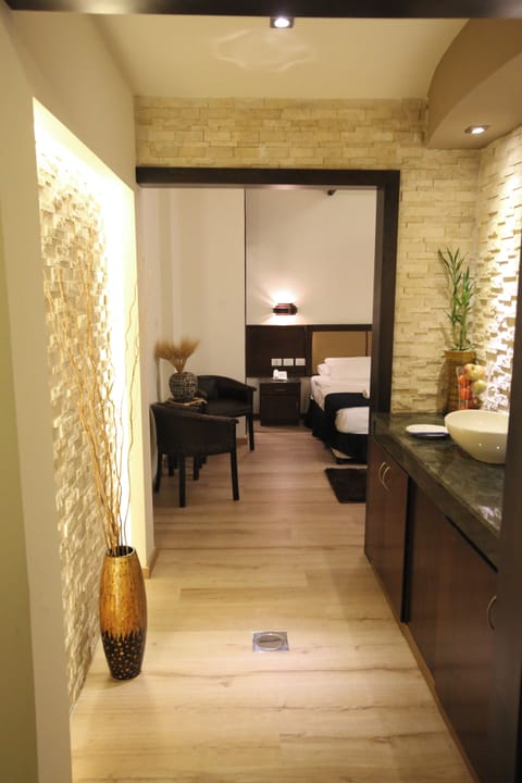 Superior Suite | Living area | 32-inch plasma TV with satellite channels