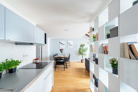 Deluxe Apartment | Private kitchen | Fridge, microwave, stovetop, coffee/tea maker