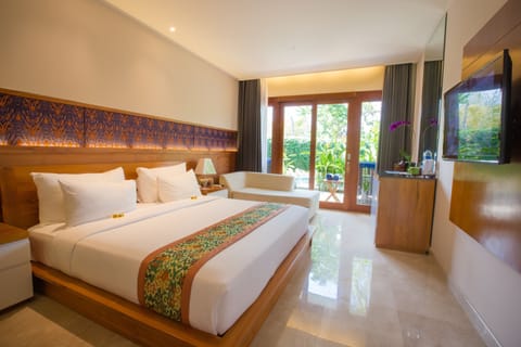 Deluxe Double Room, 1 Bedroom, Pool Access | Minibar, in-room safe, desk, blackout drapes