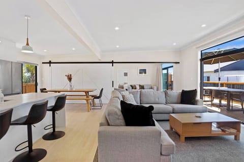Large lounge, with second lounge that can be closed off with beautiful barn door.