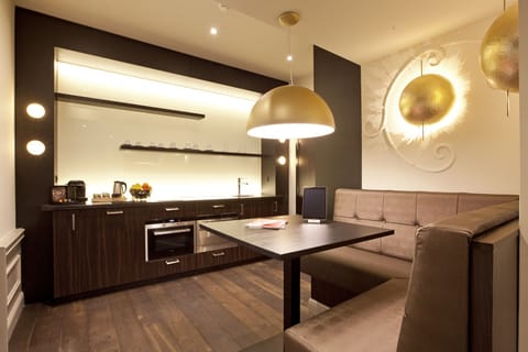 Double Room (Paleis Noordeinde) | Private kitchenette | Coffee/tea maker, electric kettle