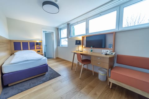 Comfort Zimmer (Einzel- oder Doppelzimmer) | Desk, laptop workspace, free WiFi, bed sheets