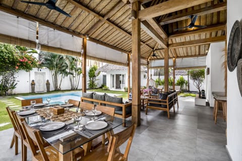 Deluxe Villa, 4 Bedrooms, Private Pool, Pool View | Dining room