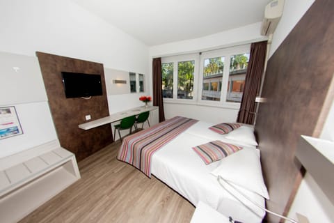 Double Room | Minibar, desk, blackout drapes, free WiFi