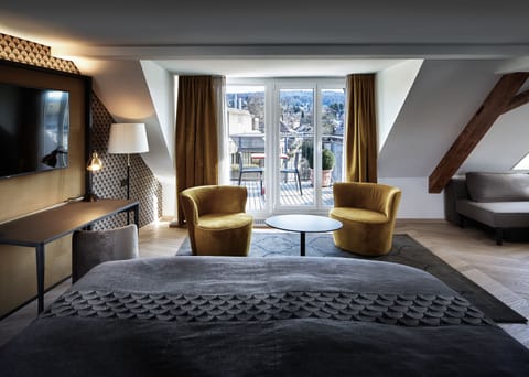 Deluxe Twin Room, Terrace | Hypo-allergenic bedding, minibar, in-room safe, desk