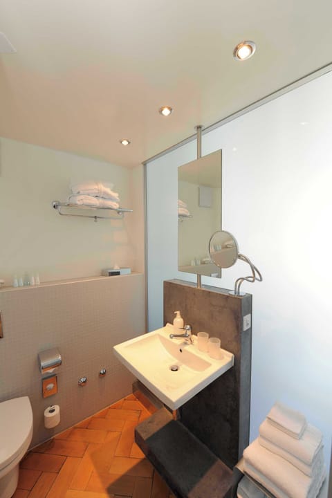 Junior Studio Suite | Bathroom | Eco-friendly toiletries, hair dryer, slippers, towels