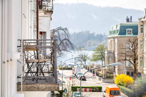 Deluxe Studio, Kitchen | Hypo-allergenic bedding, in-room safe, individually decorated