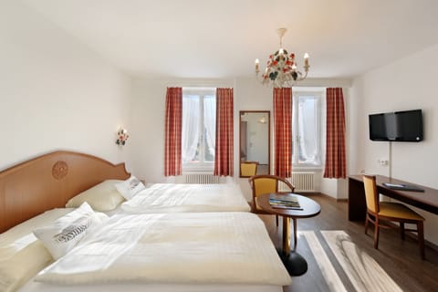 Minibar, in-room safe, desk, free WiFi