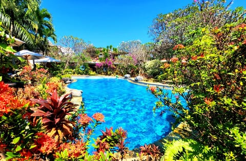 3 outdoor pools, open 9:00 AM to 10:00 PM, pool umbrellas, sun loungers
