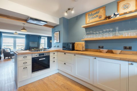 Apartment | Private kitchen | Fridge, microwave, oven, stovetop