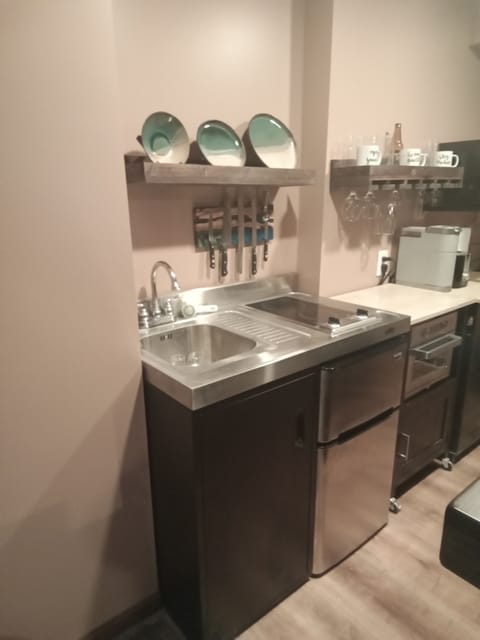 sink, fridge,, hot plates, air fryer, keurig 