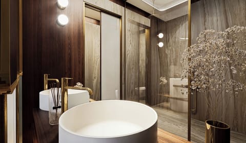 Suite, vista lago | Bathroom | Free toiletries, hair dryer, bidet, towels