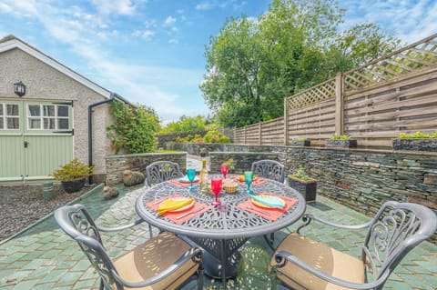 Outdoor dining at Springbank Cottage in the Lake District