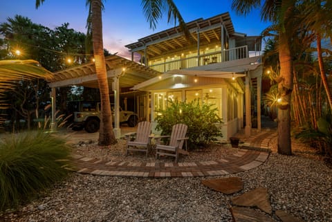 Siesta Key Vacation Rental | 4BR | 3BA | 2,300 Sq Ft | 1 Step Required