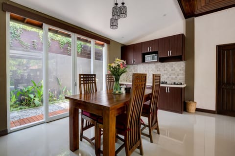 Deluxe Suite | Dining room