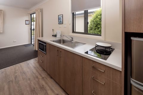 Full-size fridge, microwave, stovetop, electric kettle