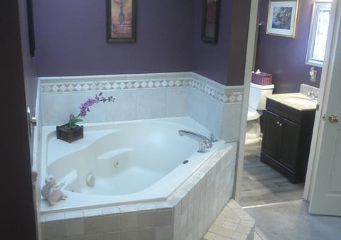 Standard Triple Room, Ensuite (Lavender ) | Indoor spa tub
